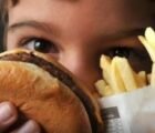 OMS lança guia contra obesidade infantil e adolescente