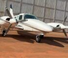 Avião feito com materiais reciclados leva menino a curso de piloto