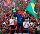 Lula é reeleito presidente do Brasil em virada histórica